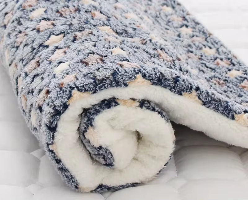 Flannel Pet Sleeping Mat Dog Bed Cat Litter Puppy Bed Dog Sofa Lovely Mattress Cushion for Small Large Dog Blanket for Winter